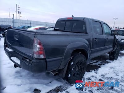 Trzecie zdjęcie samochodu z tyłu: 2014 TOYOTA TACOMA DOUBLE CAB VIN:3TMLU4EN3EM156728 - miniatura