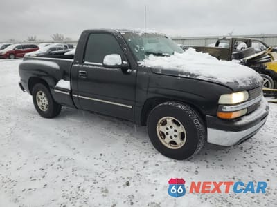 Czwarte zdjęcie samochodu z boku: 1999 CHEVROLET SILVERADO C1500 VIN:1GCEC14T0XZ174633 - miniatura