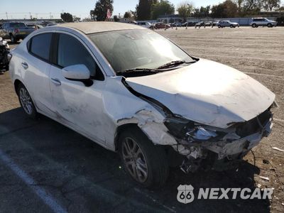 Czwarte zdjęcie samochodu z boku: 2017 TOYOTA YARIS IA VIN:3MYDLBYV9HY187228 - miniatura