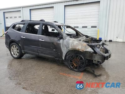 Czwarte zdjęcie samochodu z boku: 2015 CHEVROLET TRAVERSE LT VIN:1GNKVGKDXFJ372605 - miniatura
