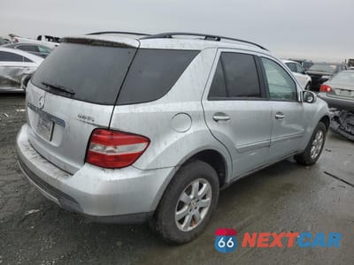 Trzecie zdjęcie samochodu z tyłu: 2004 MERCEDES-BENZ ML 350 VIN:4JGBB86E76A113754 - miniatura
