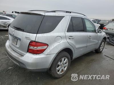 Trzecie zdjęcie samochodu z tyłu: 2004 MERCEDES-BENZ ML 350 VIN:4JGBB86E76A113754 - miniatura