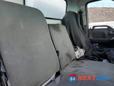 Zdjęcie 6 z 11 samochodu: 2005 ISUZU NPR VIN:4KLC4B1U35J803627 - miniatura