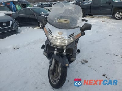 Drugie zdjęcie samochodu z przodu: 1999 HONDA GL1500 A VIN:1HFSC2200XA100845 - miniatura