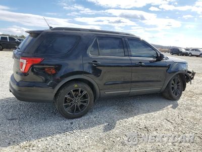 Trzecie zdjęcie samochodu z tyłu: 2018 FORD EXPLORER XLT VIN:1FM5K8D84JGA51522 - miniatura