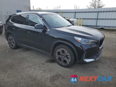 Czwarte zdjęcie samochodu z boku: 2023 BMW X1 XDRIVE28I VIN:WBX73EF01P5V88419 - miniatura