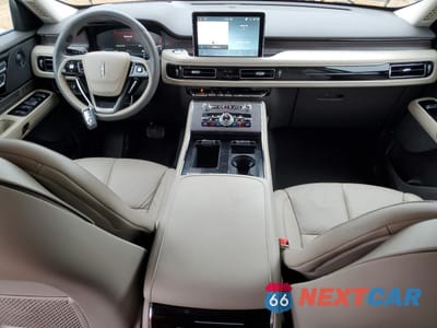 Zdjęcie 8 z 14 samochodu: 2022 LINCOLN AVIATOR RESERVE VIN:5LM5J7WCXNGL21676 - miniatura