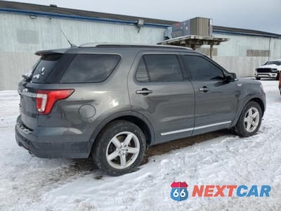 Trzecie zdjęcie samochodu z tyłu: 2018 FORD EXPLORER XLT VIN:1FM5K7D83JGC47848 - miniatura