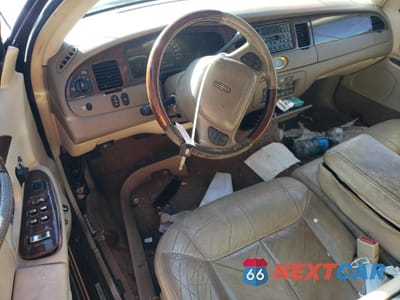 Zdjęcie 8 z 13 samochodu: 2001 LINCOLN TOWN CAR CARTIER VIN:1LNHM83WX1Y732737 - miniatura