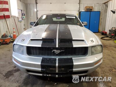 Piąte zdjęcie samochodu w środku: 2006 FORD MUSTANG VIN:1ZVFT84N465140471 - miniatura