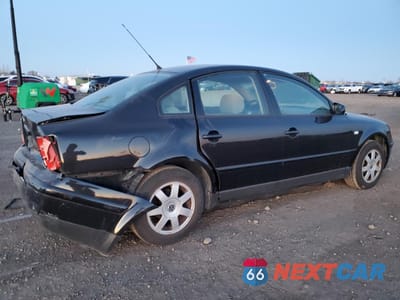 Trzecie zdjęcie samochodu z tyłu: 2000 VOLKSWAGEN PASSAT GLS VIN:WVWMA23B0YP300938 - miniatura
