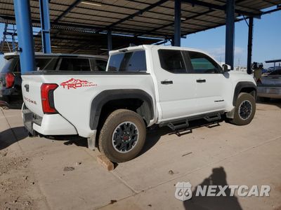 Trzecie zdjęcie samochodu z tyłu: 2024 TOYOTA TACOMA DOUBLE CAB VIN:3TMLB5JN0RM055492 - miniatura