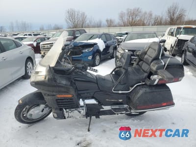 Trzecie zdjęcie samochodu z tyłu: 1999 HONDA GL1500 A VIN:1HFSC2200XA100845 - miniatura