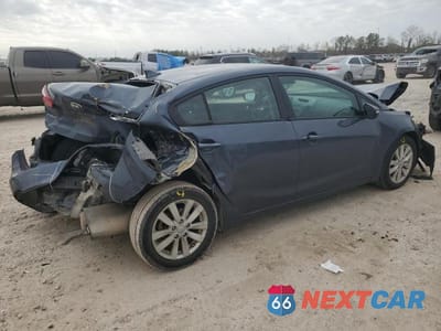 Trzecie zdjęcie samochodu z tyłu: 2015 KIA FORTE LX VIN:KNAFX4A68F5417150 - miniatura