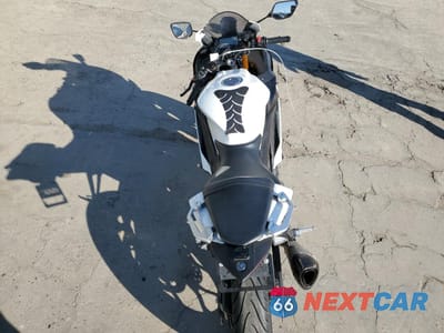 Zdjęcie 6 z 10 samochodu: 2019 YAMAHA YZFR3 A VIN:MH3RH18Y9KK001124 - miniatura