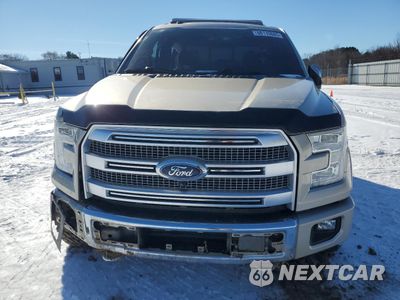Piąte zdjęcie samochodu w środku: 2017 FORD F150 SUPERCREW VIN:1FTEW1EG0HFB48917 - miniatura