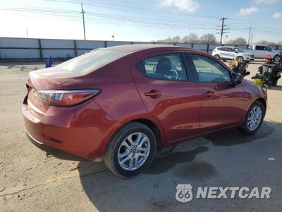 Trzecie zdjęcie samochodu z tyłu: 2018 TOYOTA YARIS IA VIN:3MYDLBYV2JY315105 - miniatura