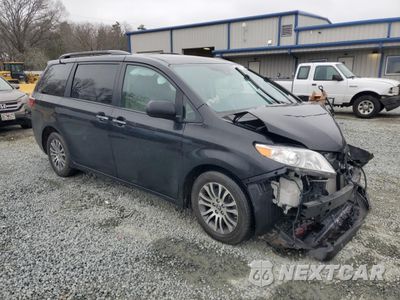 Czwarte zdjęcie samochodu z boku: 2020 TOYOTA SIENNA XLE VIN:5TDYZ3DC3LS053338 - miniatura