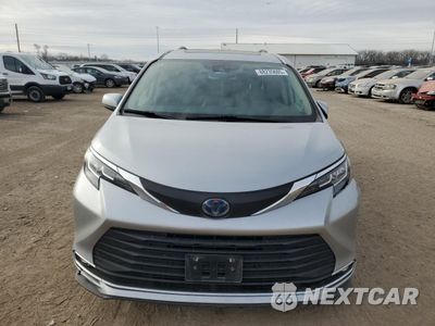 Piąte zdjęcie samochodu w środku: 2021 TOYOTA SIENNA XLE VIN:5TDJSKFC9MS019242 - miniatura
