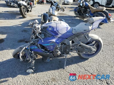 Trzecie zdjęcie samochodu z tyłu: 2024 YAMAHA YZFR1 VIN:JYARN66E4RA004103 - miniatura