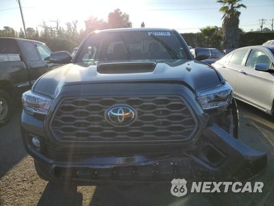 Piąte zdjęcie samochodu w środku: 2022 TOYOTA TACOMA DOUBLE CAB VIN:3TYDZ5BN2NT016951 - miniatura
