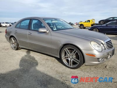 Czwarte zdjęcie samochodu z boku: 2007 MERCEDES-BENZ E 350 VIN:WDBUF56X37A992235 - miniatura