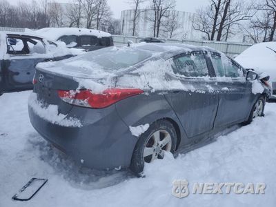 Trzecie zdjęcie samochodu z tyłu: 2013 HYUNDAI ELANTRA GLS VIN:5NPDH4AEXDH244369 - miniatura