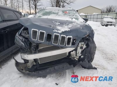 Piąte zdjęcie samochodu w środku: 2021 JEEP CHEROKEE LATITUDE VIN:1C4PJMCB6MD227840 - miniatura
