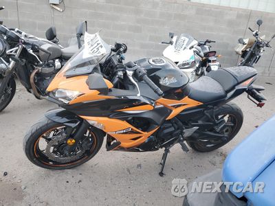 Trzecie zdjęcie samochodu z tyłu: 2019 KAWASAKI EX650 F VIN:JKAEXEK15KDA34030 - miniatura