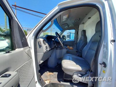 Czwarte zdjęcie samochodu z boku: 2014 FORD ECONOLINE E350 SUPER DUTY VAN VIN:1FTSS3EL8EDA02280 - miniatura