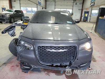 Piąte zdjęcie samochodu w środku: 2017 CHRYSLER 300 S VIN:2C3CCAGG9HH603909 - miniatura