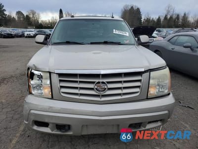 Piąte zdjęcie samochodu w środku: 2004 CADILLAC ESCALADE VIN:1GYEK63N84R108839 - miniatura