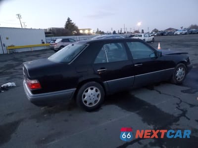 Trzecie zdjęcie samochodu z tyłu: 1995 MERCEDES-BENZ E 320 BASE VIN:WDBEA32E8SC190787 - miniatura