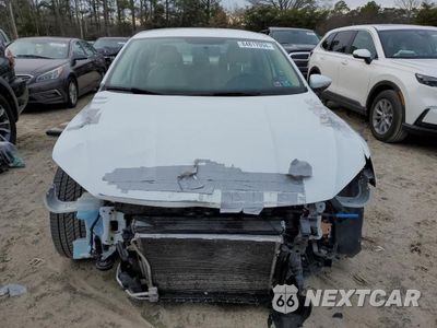 Piąte zdjęcie samochodu w środku: 2017 VOLKSWAGEN PASSAT R-LINE VIN:1VWDT7A38HC000216 - miniatura