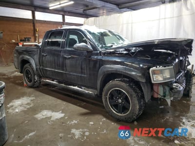 Czwarte zdjęcie samochodu z boku: 2008 DODGE DAKOTA SXT VIN:1D7HW38K38S594548 - miniatura