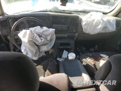 Zdjęcie 8 z 12 samochodu: 2000 CHEVROLET SILVERADO K2500 VIN:1GCGK29U1YE396688 - miniatura