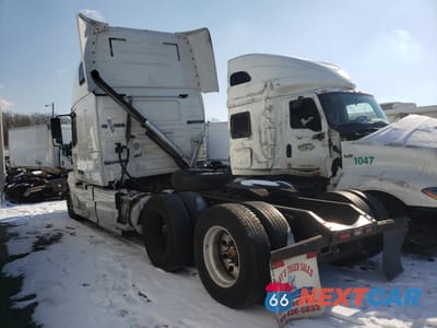 Trzecie zdjęcie samochodu z tyłu: 2017 VOLVO VN VNL VIN:4V4NC9EH9HN976250 - miniatura