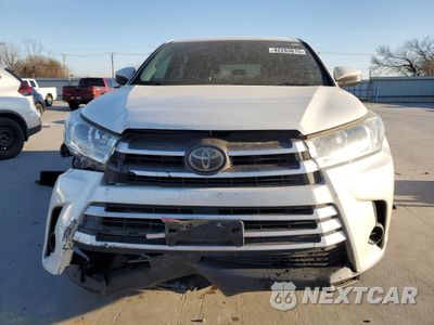 Piąte zdjęcie samochodu w środku: 2019 TOYOTA HIGHLANDER LE VIN:5TDZARFH9KS045542 - miniatura