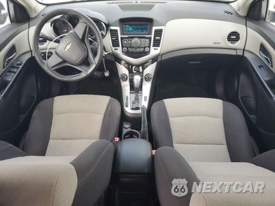 Zdjęcie 8 z 14 samochodu: 2012 CHEVROLET CRUZE LS VIN:1G1PC5SHXC7382273 - miniatura