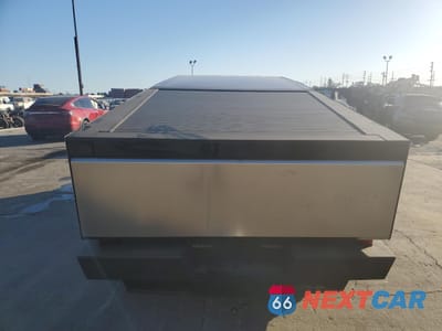 Zdjęcie 6 z 15 samochodu: 2024 TESLA CYBERTRUCK VIN:7G2CEHED7RA035023 - miniatura