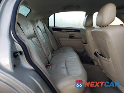 Zdjęcie 10 z 14 samochodu: 2010 LINCOLN TOWN CAR SIGNATURE LIMITED VIN:2LNBL8CV0AX620979 - miniatura