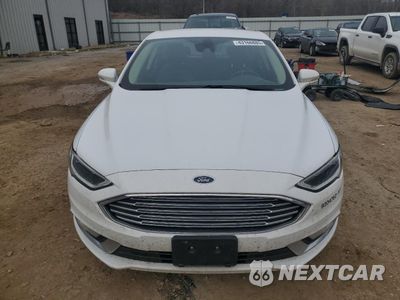 Piąte zdjęcie samochodu w środku: 2017 FORD FUSION SE HYBRID VIN:3FA6P0LU3HR409681 - miniatura