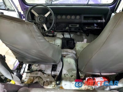 Zdjęcie 8 z 11 samochodu: 1995 JEEP WRANGLER / YJ S VIN:1J4FY19P8SP229586 - miniatura