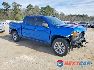 Czwarte zdjęcie samochodu z boku: 2022 CHEVROLET SILVERADO K1500 CUSTOM VIN:3GCPDBEK1NG635675 - miniatura