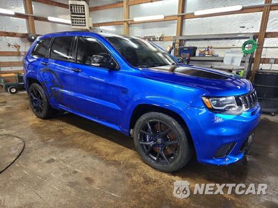 Czwarte zdjęcie samochodu z boku: 2018 JEEP GRAND CHEROKEE TRACKHAWK VIN:1C4RJFN96JC449147 - miniatura