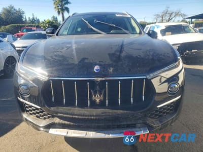 Piąte zdjęcie samochodu w środku: 2019 MASERATI LEVANTE S LUXURY VIN:ZN661YUL2KX338664 - miniatura