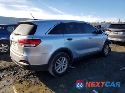 Trzecie zdjęcie samochodu z tyłu: 2018 KIA SORENTO LX VIN:5XYPG4A36JG425549 - miniatura