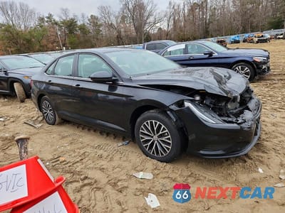 Czwarte zdjęcie samochodu z boku: 2021 VOLKSWAGEN JETTA S VIN:3VWC57BU5MM020719 - miniatura