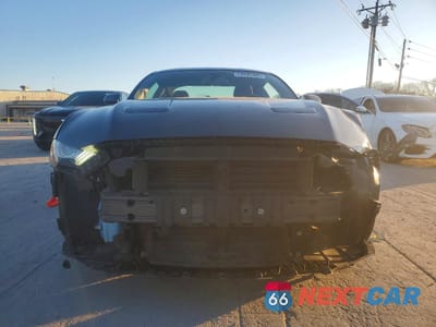 Piąte zdjęcie samochodu w środku: 2019 FORD MUSTANG VIN:1FA6P8TH3K5103561 - miniatura