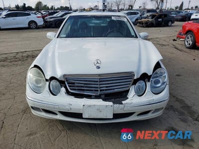 Piąte zdjęcie samochodu w środku: 2004 MERCEDES-BENZ E 500 VIN:WDBUF70J24A415708 - miniatura